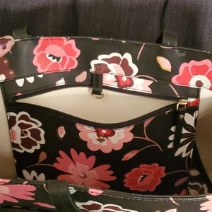 kate spade Bags - Kate Spade floral tote kate spade Bags - Kate Spade floral tote